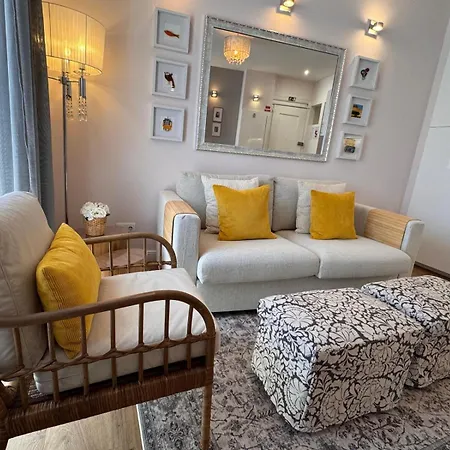 Charming Historic Bairro Alto Apartment
