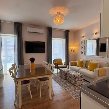Charming Historic Bairro Alto Apartment Lissabon